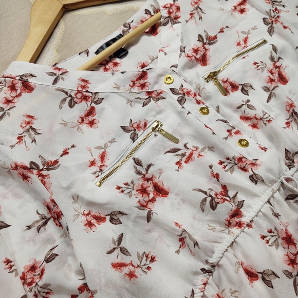 J for Justify floral blouse - Picture 2 of 9